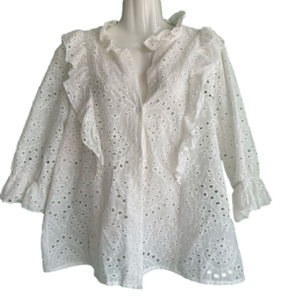 Boohoo women’s Plus Broderie oversized Shirt size 14